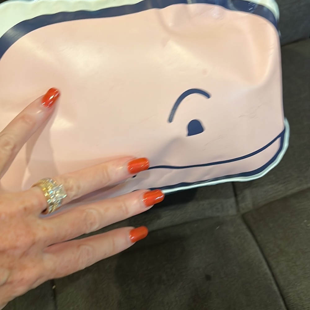Vineyard vines adorable drink holder! Hold your beer or soda - Picture 4 of 6
